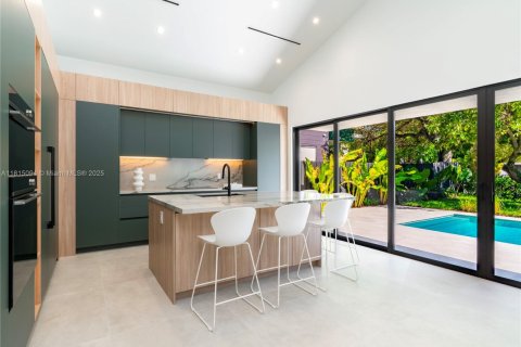 Casa en venta en Miami, Florida, 4 dormitorios, 232.53 m2 № 1841035 - foto 13