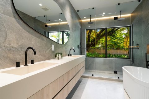 Casa en venta en Miami, Florida, 4 dormitorios, 232.53 m2 № 1841035 - foto 22