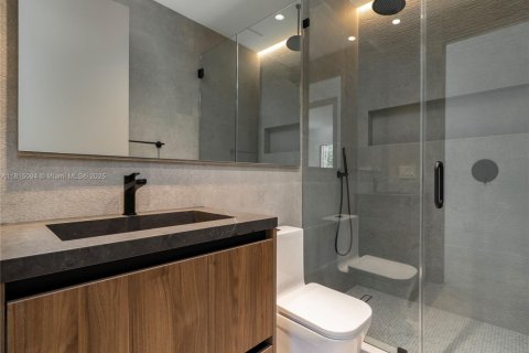 Casa en venta en Miami, Florida, 4 dormitorios, 232.53 m2 № 1841035 - foto 30