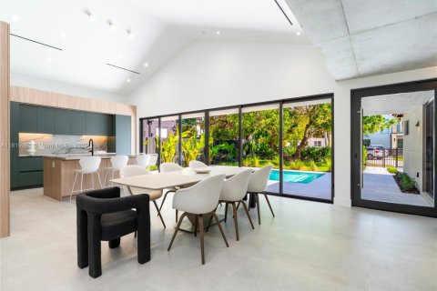 Casa en venta en Miami, Florida, 4 dormitorios, 232.53 m2 № 1841035 - foto 9