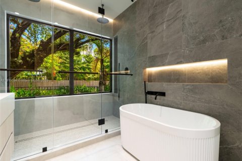 Casa en venta en Miami, Florida, 4 dormitorios, 232.53 m2 № 1841035 - foto 23