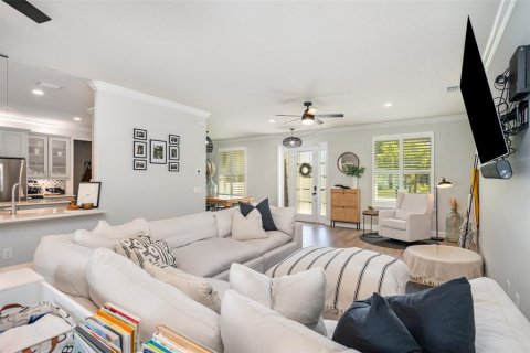 House in Palm Bay, Florida 4 bedrooms, 208.47 sq.m. № 1917914 - photo 7