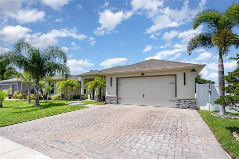 House in Palm Bay, Florida 4 bedrooms, 208.47 sq.m. № 1917914 - photo 4