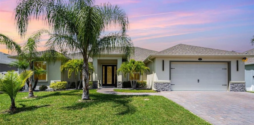 House in Palm Bay, Florida 4 bedrooms, 208.47 sq.m. № 1917914