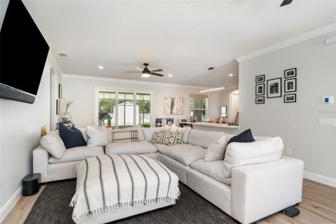 House in Palm Bay, Florida 4 bedrooms, 208.47 sq.m. № 1917914 - photo 8