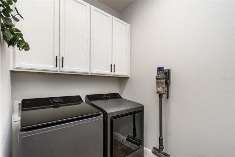 House in Palm Bay, Florida 4 bedrooms, 208.47 sq.m. № 1917914 - photo 27