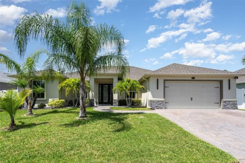 House in Palm Bay, Florida 4 bedrooms, 208.47 sq.m. № 1917914 - photo 3