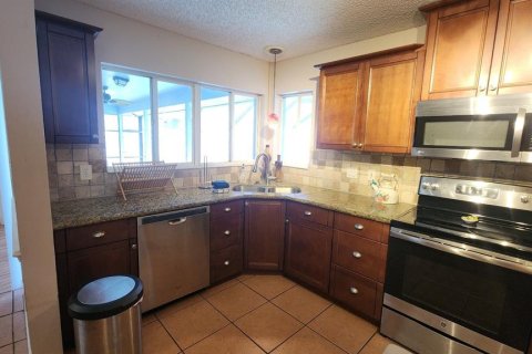 Villa ou maison à louer à Palm Coast, Floride: 4 chambres, 207.26 m2 № 2135631 - photo 6