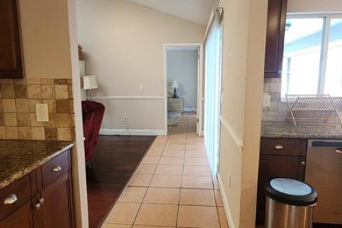 Villa ou maison à louer à Palm Coast, Floride: 4 chambres, 207.26 m2 № 2135631 - photo 7