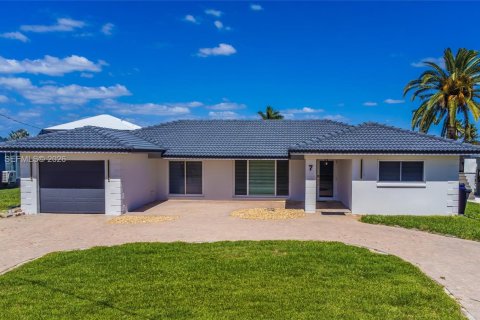 House in Fort Myers, Florida 3 bedrooms № 2187783 - photo 2