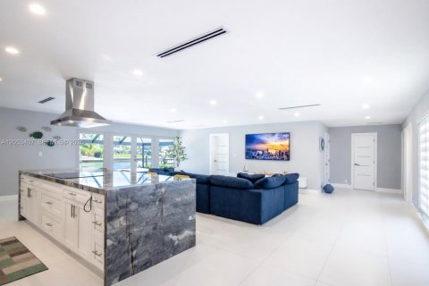 House in Fort Myers, Florida 3 bedrooms № 2187783 - photo 8