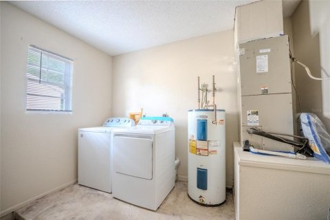 House in Ocala, Florida 2 bedrooms, 88.54 sq.m. № 2150881 - photo 17