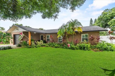 House in Eagle Lake, Florida 3 bedrooms, 123.37 sq.m. № 1916812 - photo 1