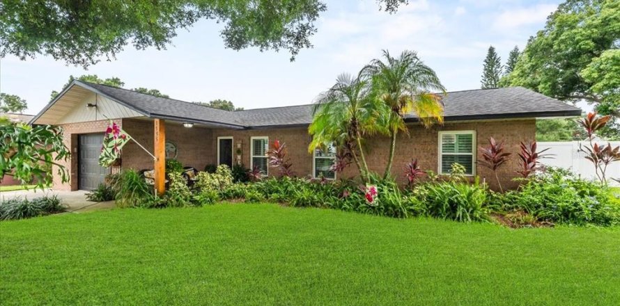 House in Eagle Lake, Florida 3 bedrooms, 123.37 sq.m. № 1916812