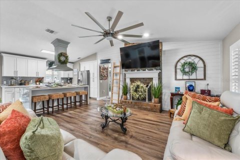 House in Eagle Lake, Florida 3 bedrooms, 123.37 sq.m. № 1916812 - photo 8