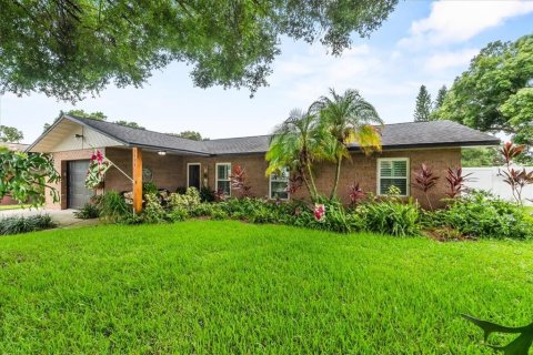 House in Eagle Lake, Florida 3 bedrooms, 123.37 sq.m. № 1916812 - photo 2