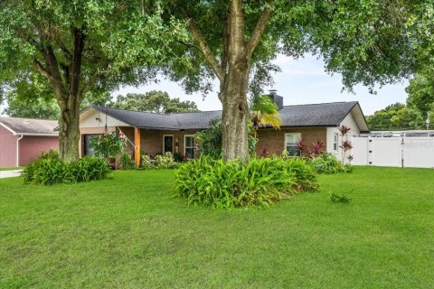 House in Eagle Lake, Florida 3 bedrooms, 123.37 sq.m. № 1916812 - photo 5