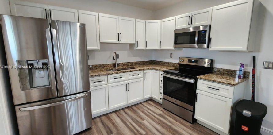 Casa en Hollywood, Florida 2 dormitorios, 220.09 m2 № 1897900