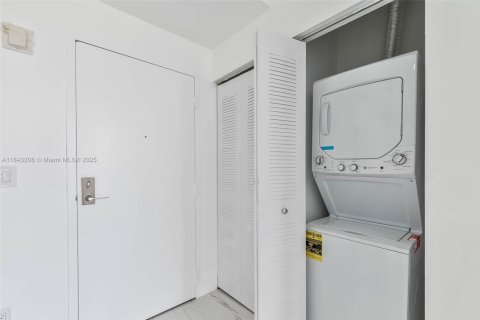 Copropriété à louer à Miami, Floride: 1 chambre, 68.47 m2 № 1978098 - photo 8