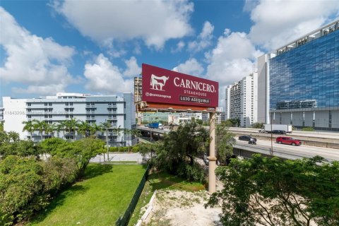 Copropriété à louer à Miami, Floride: 1 chambre, 68.47 m2 № 1978098 - photo 12