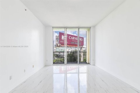 Copropriété à louer à Miami, Floride: 1 chambre, 68.47 m2 № 1978098 - photo 9