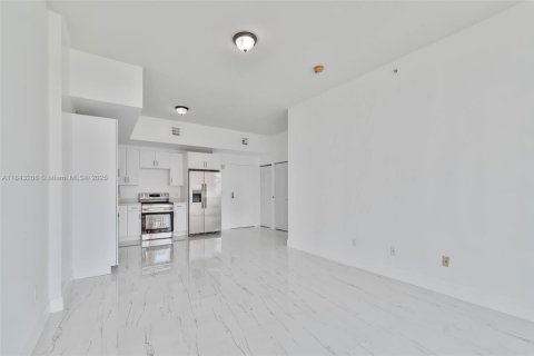 Copropriété à louer à Miami, Floride: 1 chambre, 68.47 m2 № 1978098 - photo 4