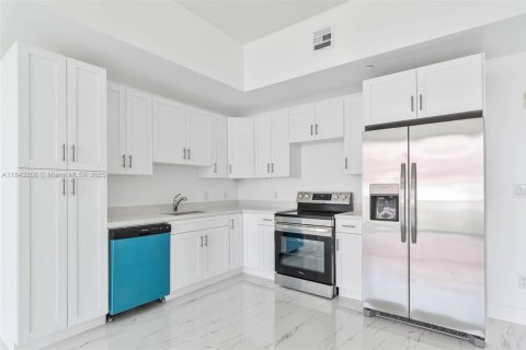 Copropriété à louer à Miami, Floride: 1 chambre, 68.47 m2 № 1978098 - photo 2