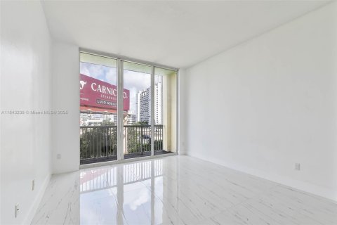 Copropriété à louer à Miami, Floride: 1 chambre, 68.47 m2 № 1978098 - photo 3