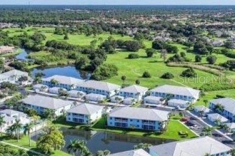 Condo in North Port, Florida, 2 bedrooms № 2211163 - photo 4