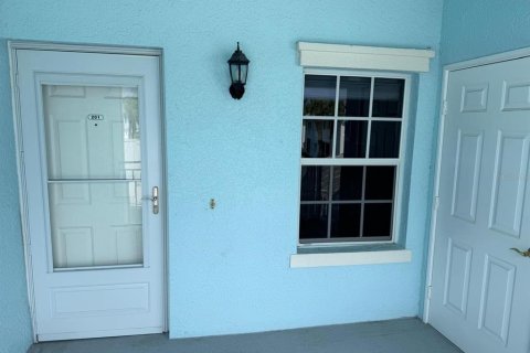 Condo in North Port, Florida, 2 bedrooms № 2211163 - photo 6
