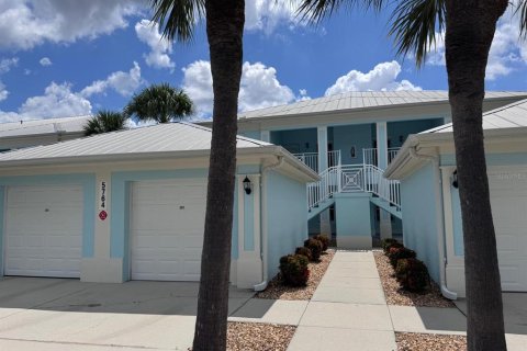 Condo in North Port, Florida, 2 bedrooms № 2211163 - photo 5