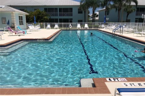 Condo in North Port, Florida, 2 bedrooms № 2211163 - photo 24