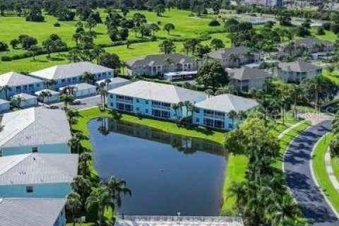 Condo in North Port, Florida, 2 bedrooms № 2211163 - photo 3