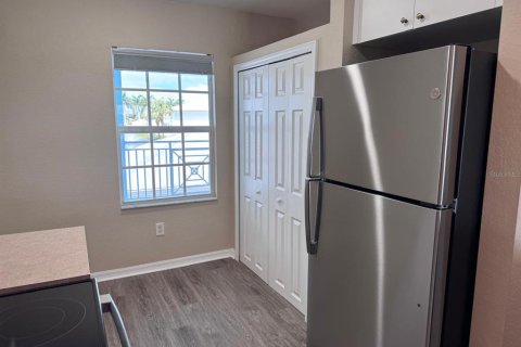 Condo in North Port, Florida, 2 bedrooms № 2211163 - photo 13