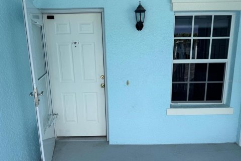 Condo in North Port, Florida, 2 bedrooms № 2211163 - photo 7