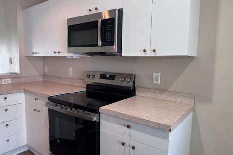 Condo in North Port, Florida, 2 bedrooms № 2211163 - photo 14