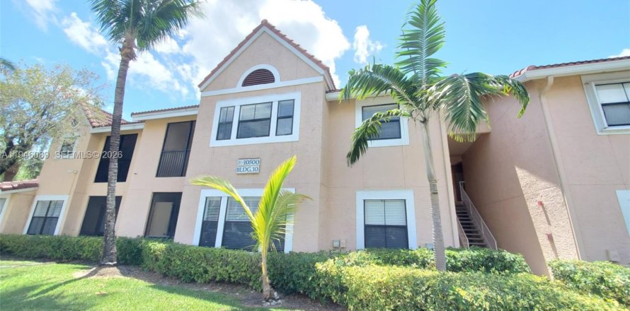 Condominio en Miami, Florida, 2 dormitorios  № 2002436