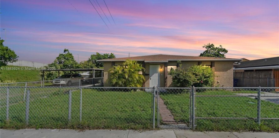 Propiedad comercial en Sweetwater, Florida 235.04 m2 № 1931391