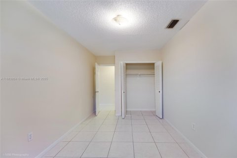 Propiedad comercial en venta en Sweetwater, Florida, 235.04 m2 № 1931391 - foto 8