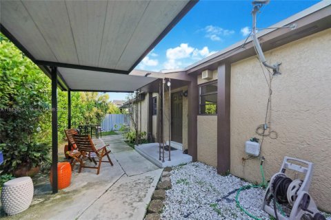 Propiedad comercial en venta en Sweetwater, Florida, 235.04 m2 № 1931391 - foto 15