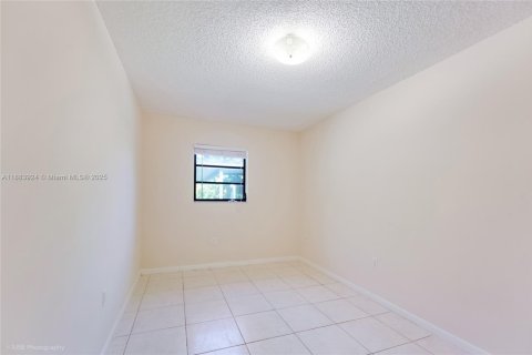 Propiedad comercial en venta en Sweetwater, Florida, 235.04 m2 № 1931391 - foto 9