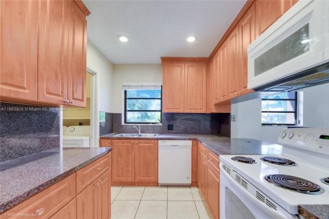 Propiedad comercial en venta en Sweetwater, Florida, 235.04 m2 № 1931391 - foto 5