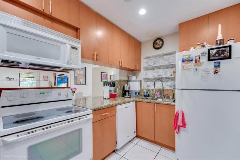 Propiedad comercial en venta en Sweetwater, Florida, 235.04 m2 № 1931391 - foto 19