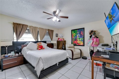 Propiedad comercial en venta en Sweetwater, Florida, 235.04 m2 № 1931391 - foto 20