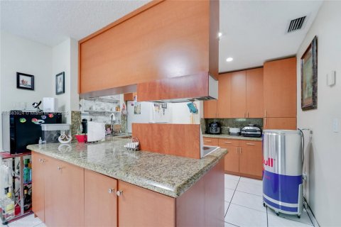 Propiedad comercial en venta en Sweetwater, Florida, 235.04 m2 № 1931391 - foto 18