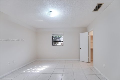 Propiedad comercial en venta en Sweetwater, Florida, 235.04 m2 № 1931391 - foto 12