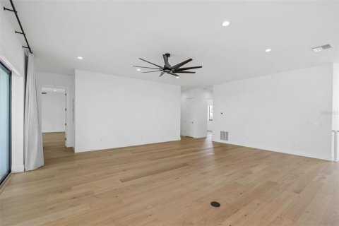Casa en alquiler en Gulfport, Florida, 4 dormitorios, 278.8 m2 № 1791418 - foto 12