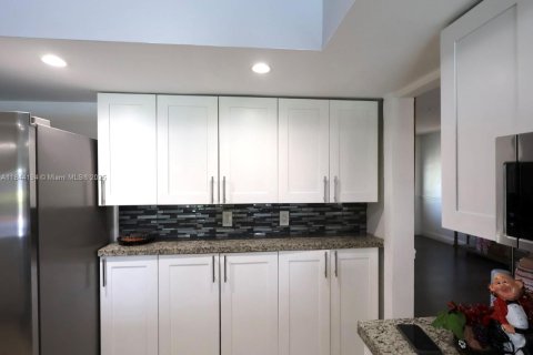 House in Sunrise, Florida 3 bedrooms, 142.79 sq.m. № 1841325 - photo 20