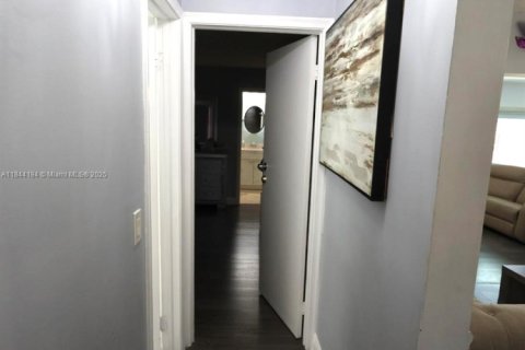 House in Sunrise, Florida 3 bedrooms, 142.79 sq.m. № 1841325 - photo 25