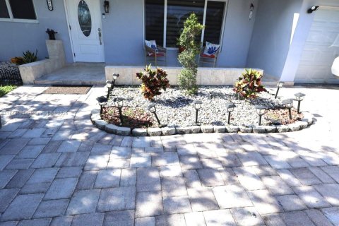House in Sunrise, Florida 3 bedrooms, 142.79 sq.m. № 1841325 - photo 5